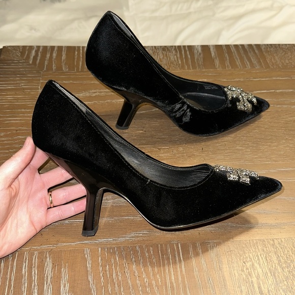 Black Velvet Tory Burch Heels - Picture 6 of 10